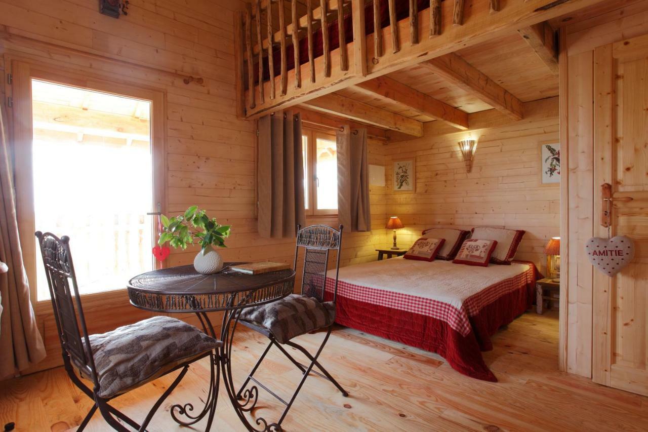 Les Cabanes Des Benauges Arbis ภายนอก รูปภาพ