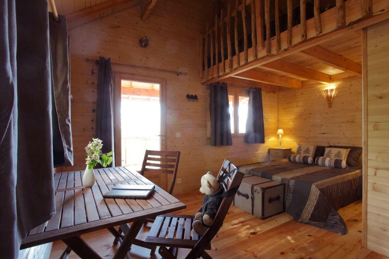Les Cabanes Des Benauges Arbis ภายนอก รูปภาพ